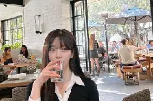 割韭菜、造富婆人设、骗钱2025年明星直播“乱象多”！