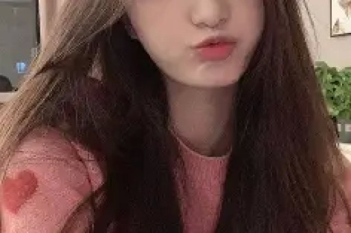 网红推“拇指拉伸”课：伸进嘴里按压上腭变超模脸妈妈们花钱给婴儿练被曝剽窃AI生成