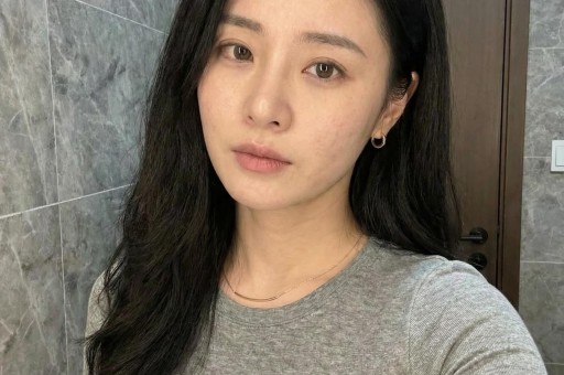 曝韩安冉男友被赶出家门！流落街头深夜买醉只因带货业绩不达标