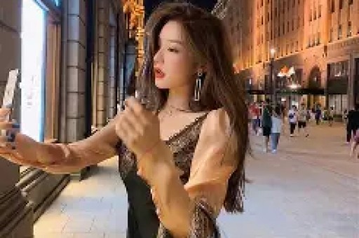 王俊凯假唱事件后又被爆出恋情瓜对方是大他13岁的女顶流？